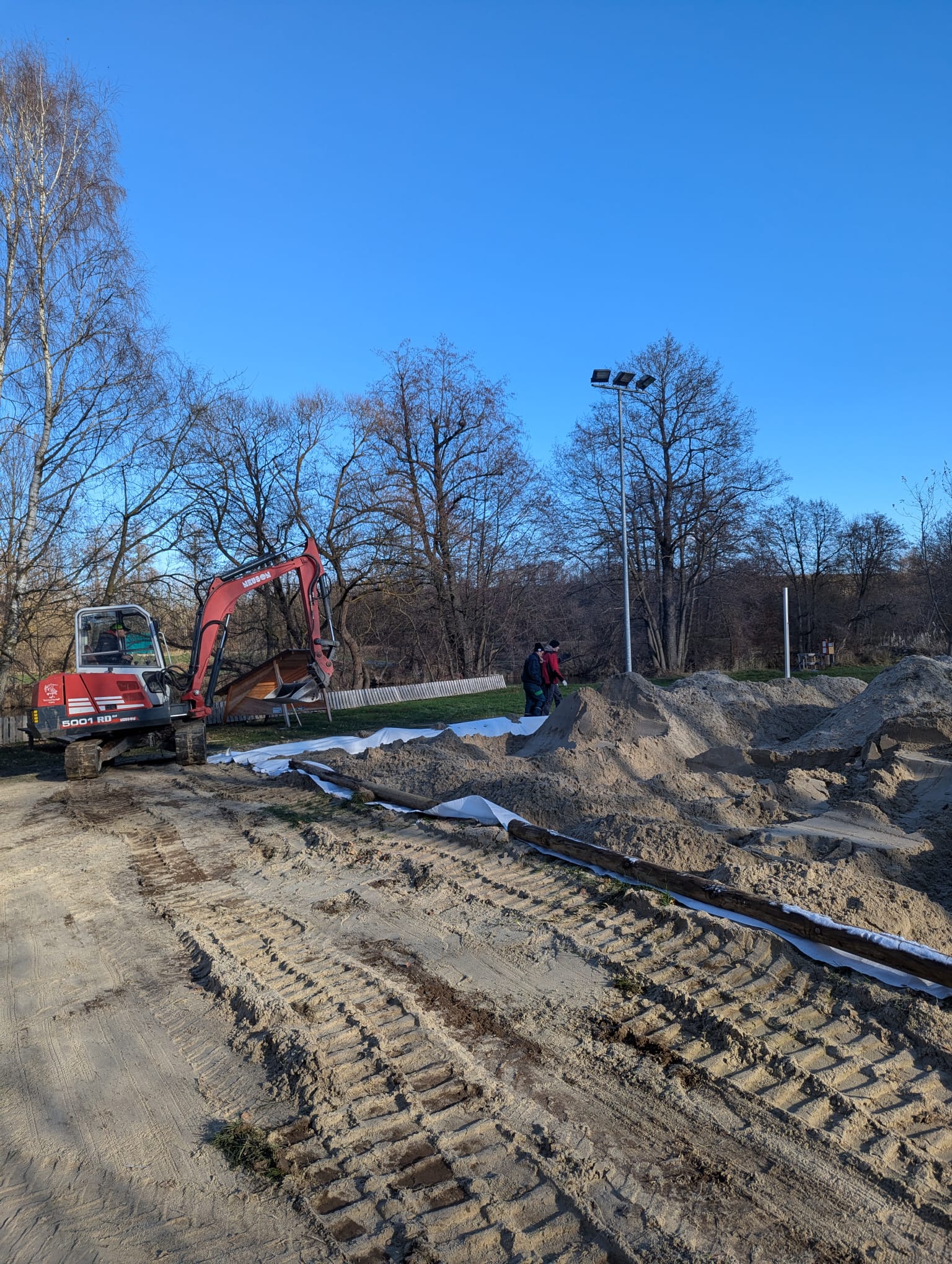 Aufräumen nach Hochwasser 2